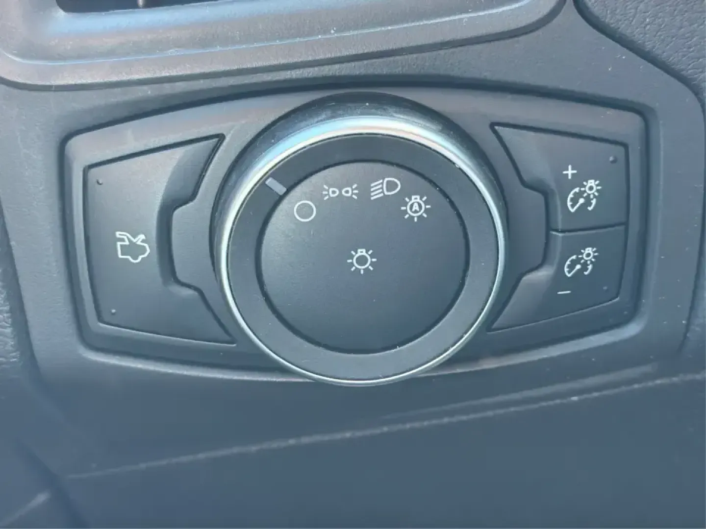 2018 Ford Focus SE (1FADP3FE5JL) with an 1.0L L3 engine, Automatic transmission, located at 1230 East Main St, Xenia, OH, 45385, (937) 908-9800, 39.688026, -83.910172 - Need a smart, budget-friendly commuter that's easy to live with all week and still ready for a spontaneous weekend escape? This 2018 Ford Focus SE sedan in eye-catching Lightning Blue Metallic is a practical pick for daily drives to Dayton, school drop-offs, and quick errands around Xenia-while keep - Photo#17