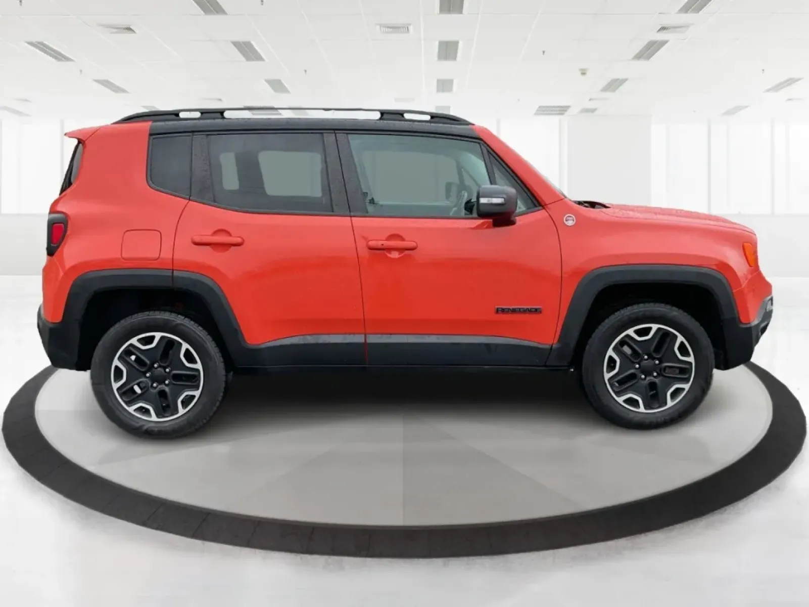 2016 Jeep Renegade Trailhawk (ZACCJBCT1GP) with an Tigershark MultiAir 2.4L I-4 variable valve contro engine, located at 4508 South Dixie Dr, Moraine, OH, 45439, (937) 908-9800, 39.689976, -84.218452 - Embrace adventure and elevate your daily routine with this 2016 Jeep Renegade Trailhawk, a versatile Crossover designed for both urban commuting and weekend escapades. Ideal for budget-conscious buyers, this vehicle combines rugged capability with modern technology, making it perfect for growing fam - Photo#1