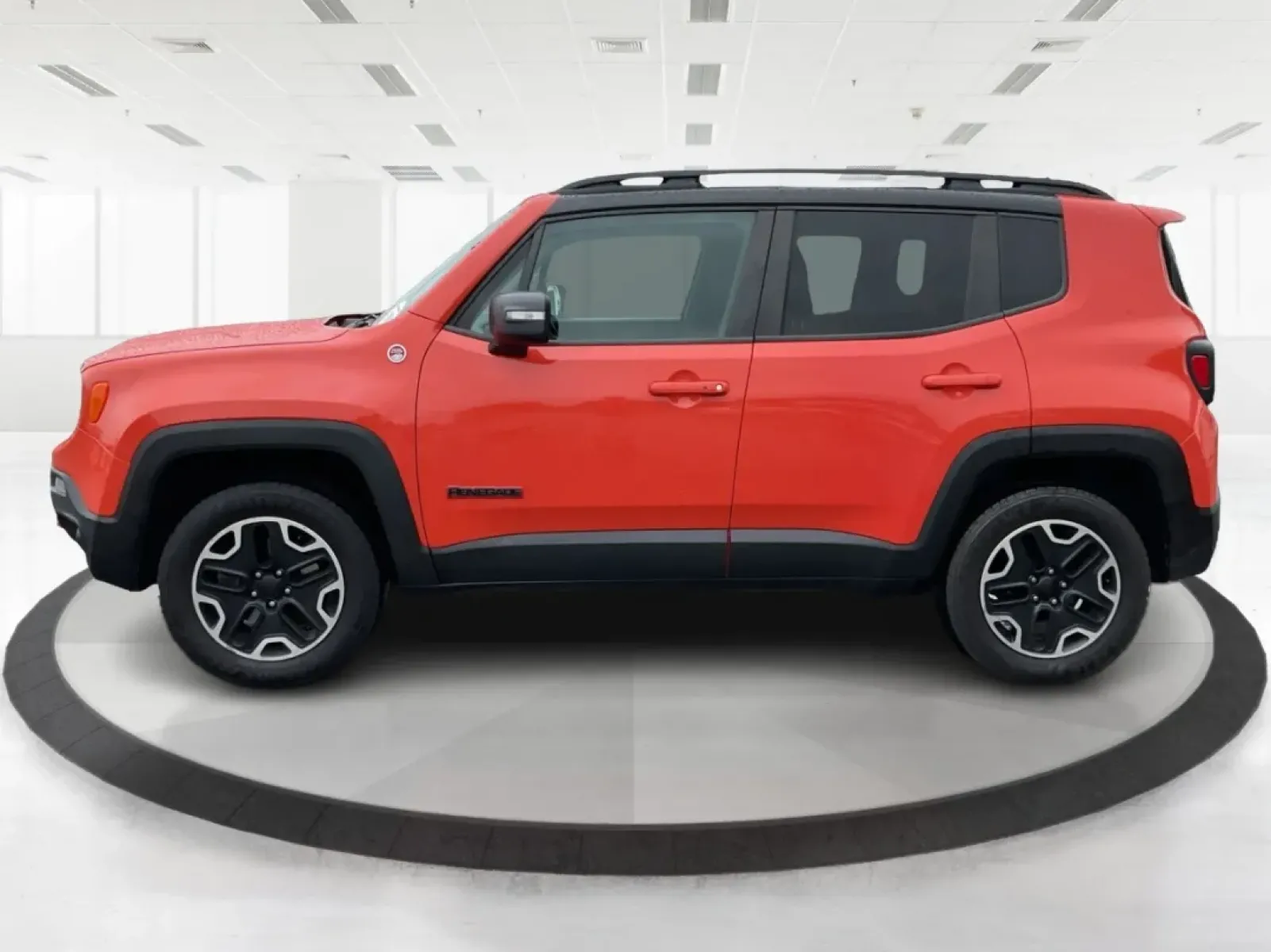 2016 Jeep Renegade Trailhawk (ZACCJBCT1GP) with an Tigershark MultiAir 2.4L I-4 variable valve contro engine, located at 4508 South Dixie Dr, Moraine, OH, 45439, (937) 908-9800, 39.689976, -84.218452 - Embrace adventure and elevate your daily routine with this 2016 Jeep Renegade Trailhawk, a versatile Crossover designed for both urban commuting and weekend escapades. Ideal for budget-conscious buyers, this vehicle combines rugged capability with modern technology, making it perfect for growing fam - Photo#5