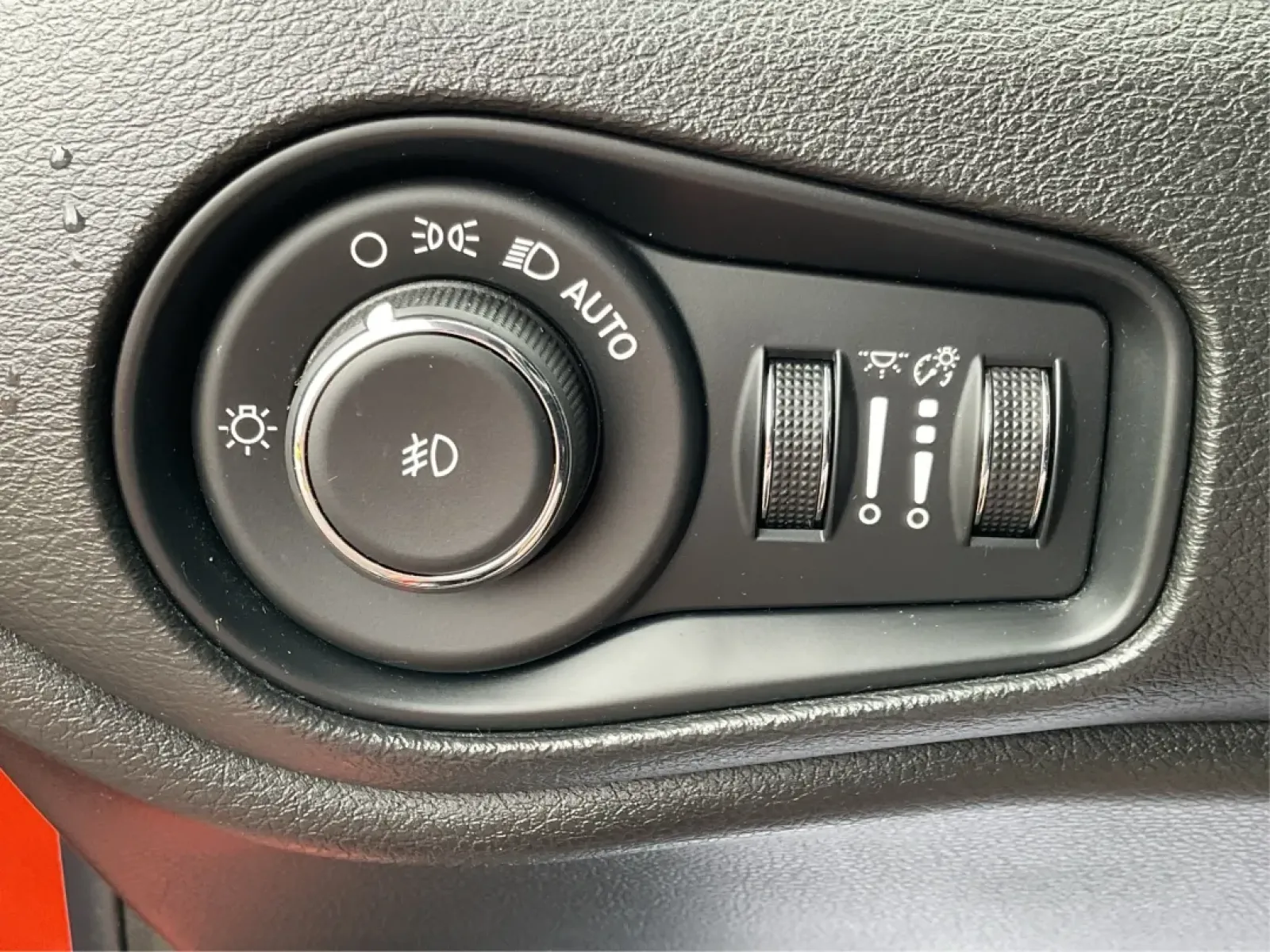 2016 Jeep Renegade Trailhawk (ZACCJBCT1GP) with an Tigershark MultiAir 2.4L I-4 variable valve contro engine, located at 4508 South Dixie Dr, Moraine, OH, 45439, (937) 908-9800, 39.689976, -84.218452 - Embrace adventure and elevate your daily routine with this 2016 Jeep Renegade Trailhawk, a versatile Crossover designed for both urban commuting and weekend escapades. Ideal for budget-conscious buyers, this vehicle combines rugged capability with modern technology, making it perfect for growing fam - Photo#17