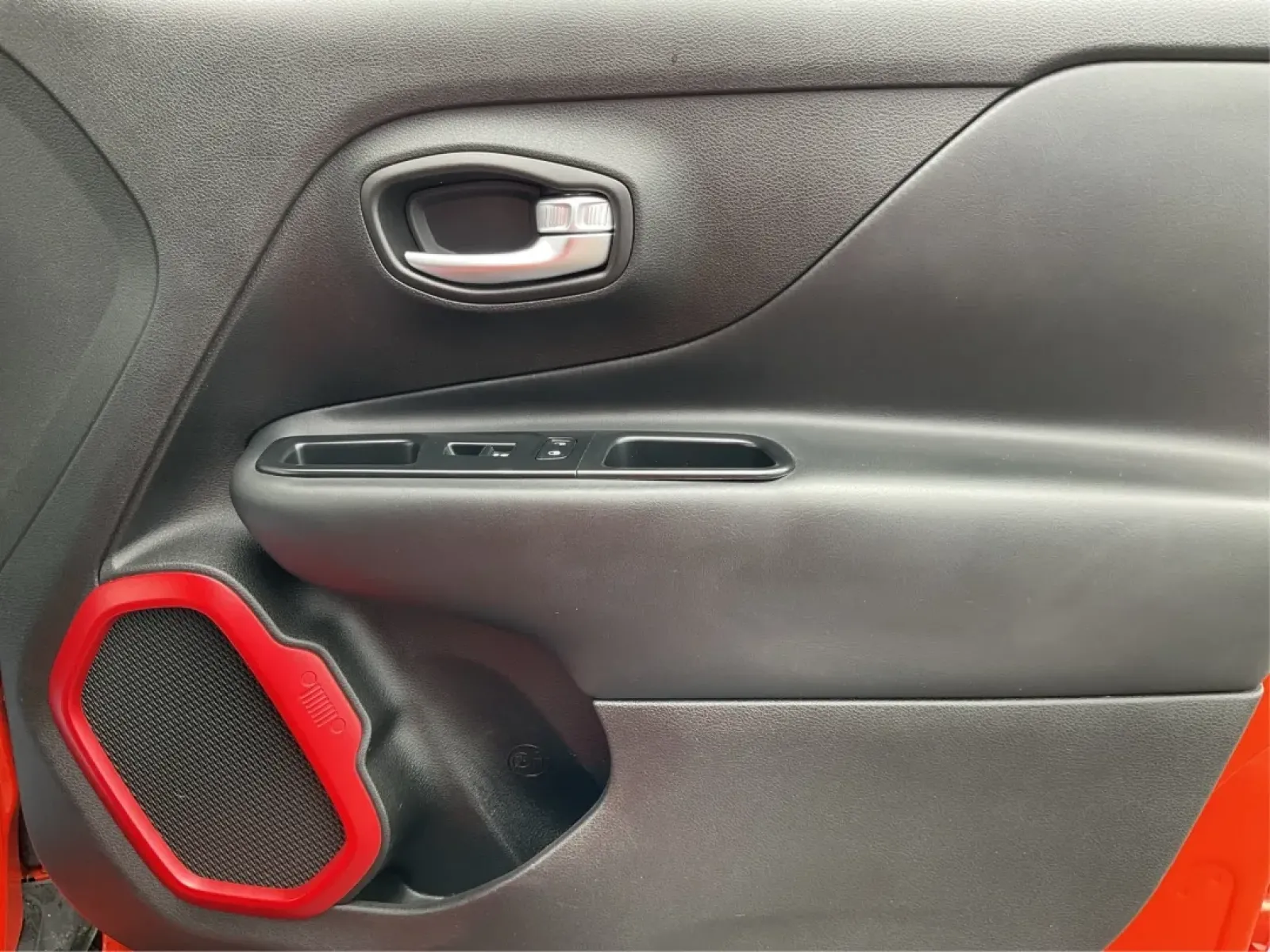2016 Jeep Renegade Trailhawk (ZACCJBCT1GP) with an Tigershark MultiAir 2.4L I-4 variable valve contro engine, located at 4508 South Dixie Dr, Moraine, OH, 45439, (937) 908-9800, 39.689976, -84.218452 - Embrace adventure and elevate your daily routine with this 2016 Jeep Renegade Trailhawk, a versatile Crossover designed for both urban commuting and weekend escapades. Ideal for budget-conscious buyers, this vehicle combines rugged capability with modern technology, making it perfect for growing fam - Photo#19