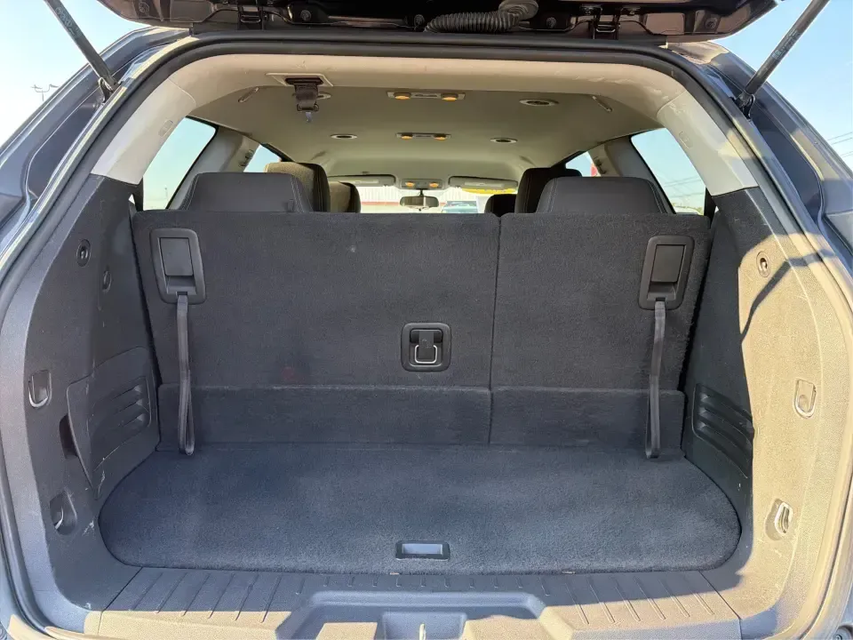 2017 Chevrolet Traverse 1LT (1GNKRGKD6HJ) with an 3.6L V-6 gasoline direct injection engine, 6A transmission, located at 8750 N County Rd 25A, Piqua, OH, 45356, (937) 908-9800, 40.164391, -84.232513 - Road trips to Indian Lake, busy school mornings, and comfortable daily commutes down I75 are exactly what this SUV was built for. If you need a three-row family hauler that still feels confident and composed on Ohio back roads, this **2017 Chevrolet Traverse 1LT** in **Tungsten Metallic** delivers t - Photo#12