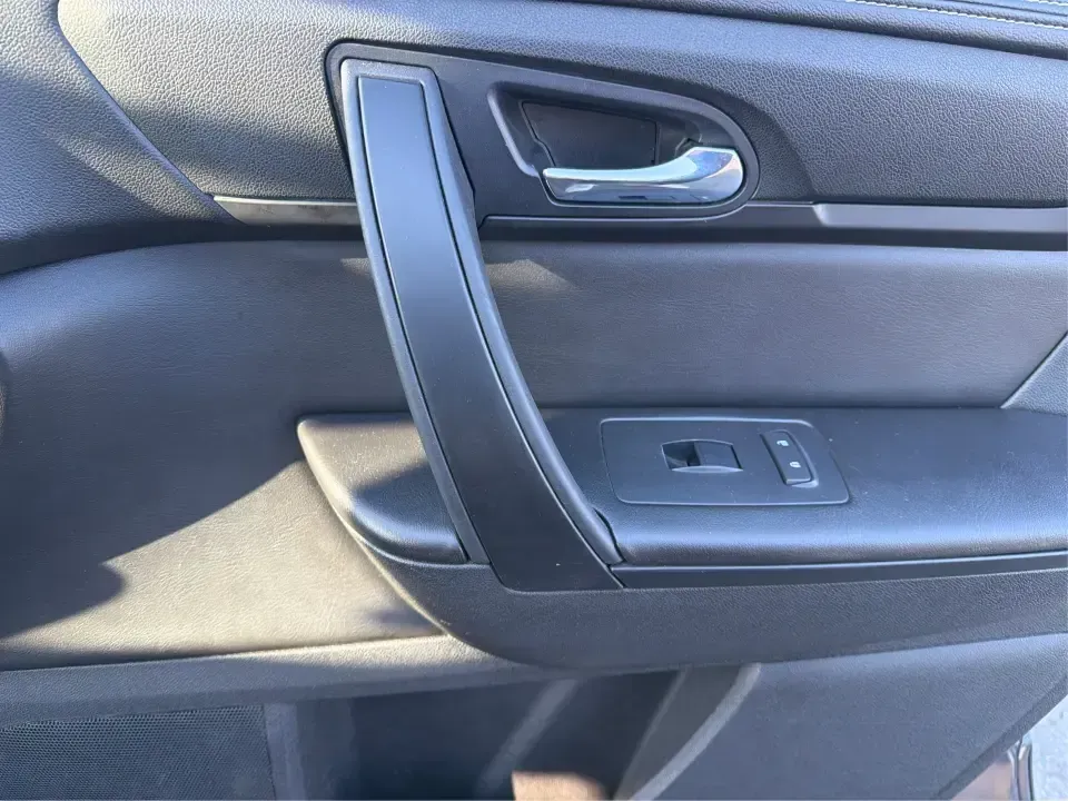 2017 Chevrolet Traverse 1LT (1GNKRGKD6HJ) with an 3.6L V-6 gasoline direct injection engine, 6A transmission, located at 8750 N County Rd 25A, Piqua, OH, 45356, (937) 908-9800, 40.164391, -84.232513 - Road trips to Indian Lake, busy school mornings, and comfortable daily commutes down I75 are exactly what this SUV was built for. If you need a three-row family hauler that still feels confident and composed on Ohio back roads, this **2017 Chevrolet Traverse 1LT** in **Tungsten Metallic** delivers t - Photo#20