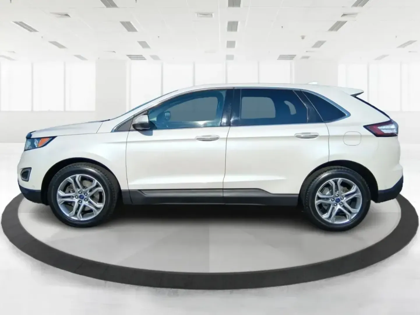 2017 Ford Edge Titanium (2FMPK4K85HB) with an 3.5L V6 DOHC 24V engine, 6A transmission, located at 1230 East Main St, Xenia, OH, 45385, (937) 908-9800, 39.688026, -83.910172 - Load up the family, point the hood toward a weekend escape, and enjoy the kind of comfort that makes long drives feel shorter-this 2017 Ford Edge Titanium is built for real life in and around Xenia. Whether you're commuting to Dayton, shuttling kids to activities, or planning a road trip to John Bry - Photo#5