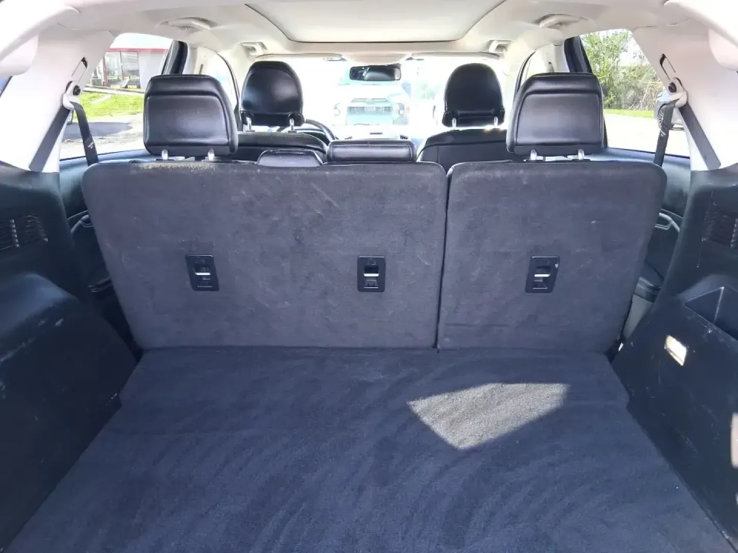 2017 Ford Edge Titanium (2FMPK4K85HB) with an 3.5L V6 DOHC 24V engine, 6A transmission, located at 1230 East Main St, Xenia, OH, 45385, (937) 908-9800, 39.688026, -83.910172 - Load up the family, point the hood toward a weekend escape, and enjoy the kind of comfort that makes long drives feel shorter-this 2017 Ford Edge Titanium is built for real life in and around Xenia. Whether you're commuting to Dayton, shuttling kids to activities, or planning a road trip to John Bry - Photo#12