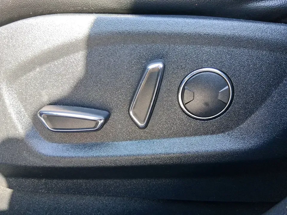 2017 Ford Edge Titanium (2FMPK4K85HB) with an 3.5L V6 DOHC 24V engine, 6A transmission, located at 1230 East Main St, Xenia, OH, 45385, (937) 908-9800, 39.688026, -83.910172 - Load up the family, point the hood toward a weekend escape, and enjoy the kind of comfort that makes long drives feel shorter-this 2017 Ford Edge Titanium is built for real life in and around Xenia. Whether you're commuting to Dayton, shuttling kids to activities, or planning a road trip to John Bry - Photo#18