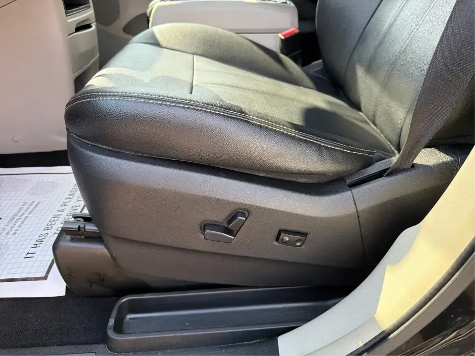 2016 Chrysler Town and Country Touring (2C4RC1BGXGR) with an Pentastar 3.6L V-6 DOHC engine, 6A transmission, located at 1230 East Main St, Xenia, OH, 45385, (937) 908-9800, 39.688026, -83.910172 - Life gets busy fast-school drop-offs, long commutes, weekend tournaments, and the occasional road trip to reset. The 2016 Chrysler Town and Country Touring is built for that real-life rhythm, giving you minivan practicality with comfort features that make every mile easier. Finished in Brilliant B - Photo#18