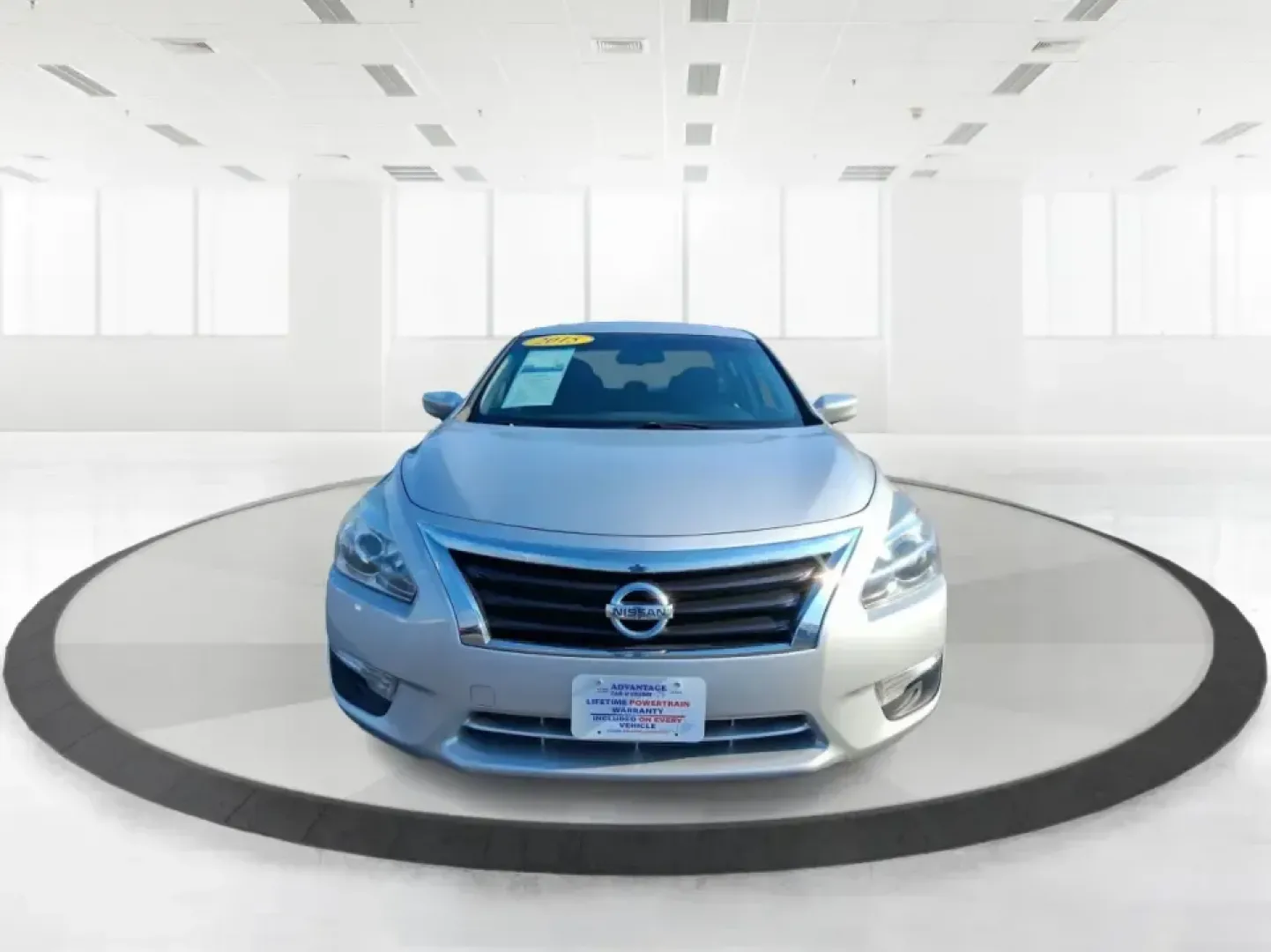 2015 Nissan Altima 2.5 S (1N4AL3AP2FC) with an 2.5L I-4 DOHC engine, Continuously Variable Transmission transmission, located at 401 Woodman Dr, Riverside, OH, 45431, (937) 908-9800, 39.760899, -84.123421 - Need a dependable commuter that can handle the daily run down I-675, quick hops to The Greene, and weekend plans at Carriage Hill MetroPark without draining your budget? This **2015 Nissan Altima 2.5 S** is the kind of practical, comfortable sedan that fits real life in **Riverside, Ohio**-easy to p - Photo#7