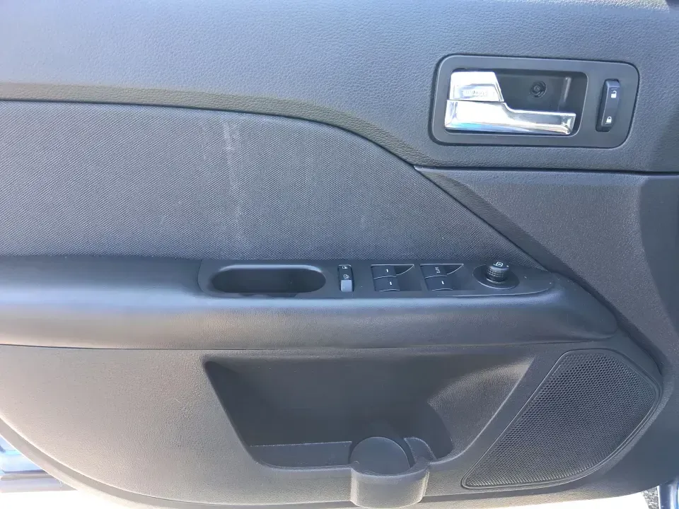 2012 Ford Fusion SE (3FAHP0HAXCR) with an 2.5L L4 DOHC 16V engine, located at 1099 N County Rd 25A , Troy, OH, 45373, (937) 908-9800, 40.057079, -84.212883 - Need a dependable sedan that makes everyday life easier-whether you're commuting down I-75 to Dayton, running errands around Troy, or planning a weekend drive past the Miami River and downtown's shops and festivals? This 2012 Ford Fusion SE in Blue Flame Metallic is a smart, comfortable choice for b - Photo#19