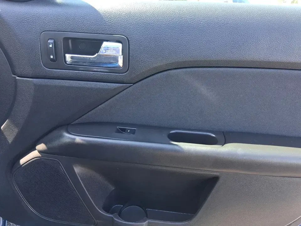 2012 Ford Fusion SE (3FAHP0HAXCR) with an 2.5L L4 DOHC 16V engine, located at 1230 East Main St, Xenia, OH, 45385, (937) 908-9800, 39.688026, -83.910172 - Need a dependable sedan that makes everyday life easier-whether you're commuting down I-75 to Dayton, running errands around Troy, or planning a weekend drive past the Miami River and downtown's shops and festivals? This 2012 Ford Fusion SE in Blue Flame Metallic is a smart, comfortable choice for b - Photo#20