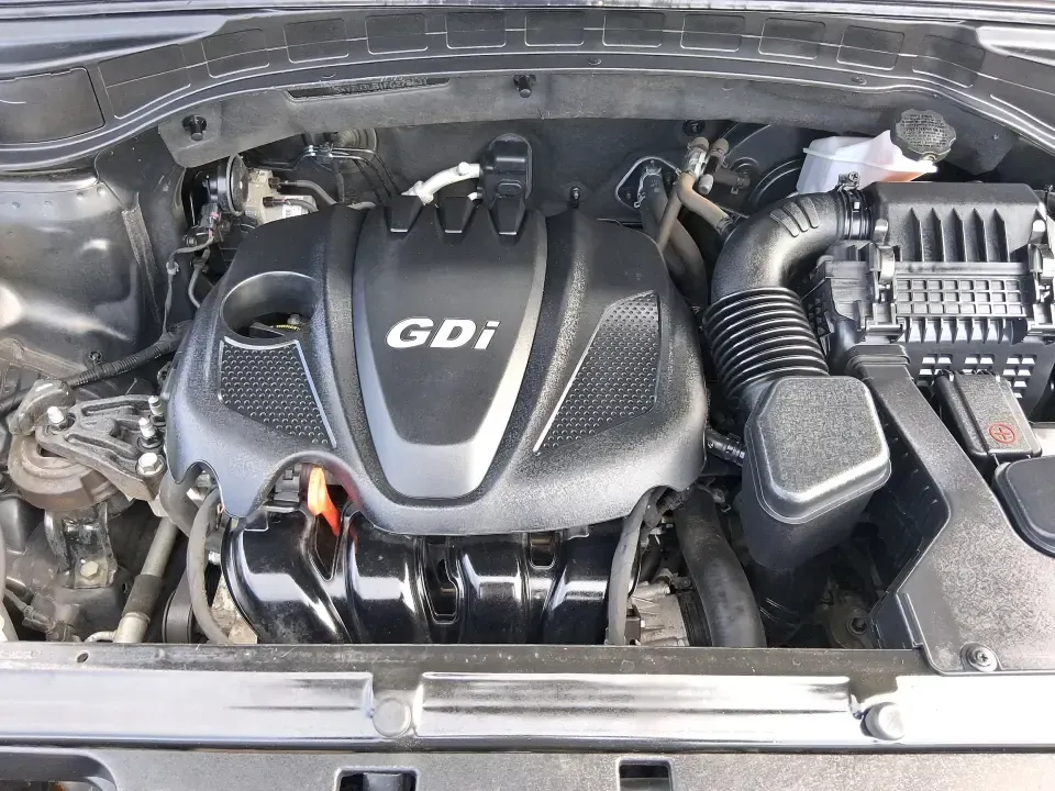 2015 Hyundai Santa Fe 2.4L (5XYZU3LB1FG) with an Theta II 2.4L I-4 gasoline direct injection engine, 6-Speed Automatic transmission, located at 1099 N County Rd 25A , Troy, OH, 45373, (937) 908-9800, 40.057079, -84.212883 - Pack up the kids for a weekend at Treasure Island Park, load the cooler for a day on the Great Miami River, or settle into a comfortable daily commute down I75-this 2015 Hyundai Santa Fe 2.4L is the kind of practical SUV that fits real life in Troy. With confident road manners, flexible cargo space, - Photo#11