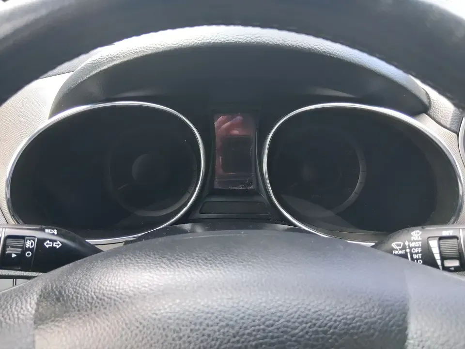 2015 Hyundai Santa Fe 2.4L (5XYZU3LB1FG) with an Theta II 2.4L I-4 gasoline direct injection engine, 6-Speed Automatic transmission, located at 1099 N County Rd 25A , Troy, OH, 45373, (937) 908-9800, 40.057079, -84.212883 - Pack up the kids for a weekend at Treasure Island Park, load the cooler for a day on the Great Miami River, or settle into a comfortable daily commute down I75-this 2015 Hyundai Santa Fe 2.4L is the kind of practical SUV that fits real life in Troy. With confident road manners, flexible cargo space, - Photo#15