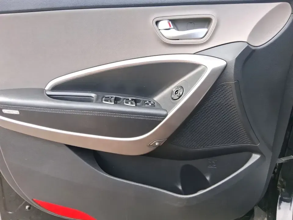 2015 Hyundai Santa Fe 2.4L (5XYZU3LB1FG) with an Theta II 2.4L I-4 gasoline direct injection engine, 6-Speed Automatic transmission, located at 1099 N County Rd 25A , Troy, OH, 45373, (937) 908-9800, 40.057079, -84.212883 - Pack up the kids for a weekend at Treasure Island Park, load the cooler for a day on the Great Miami River, or settle into a comfortable daily commute down I75-this 2015 Hyundai Santa Fe 2.4L is the kind of practical SUV that fits real life in Troy. With confident road manners, flexible cargo space, - Photo#18