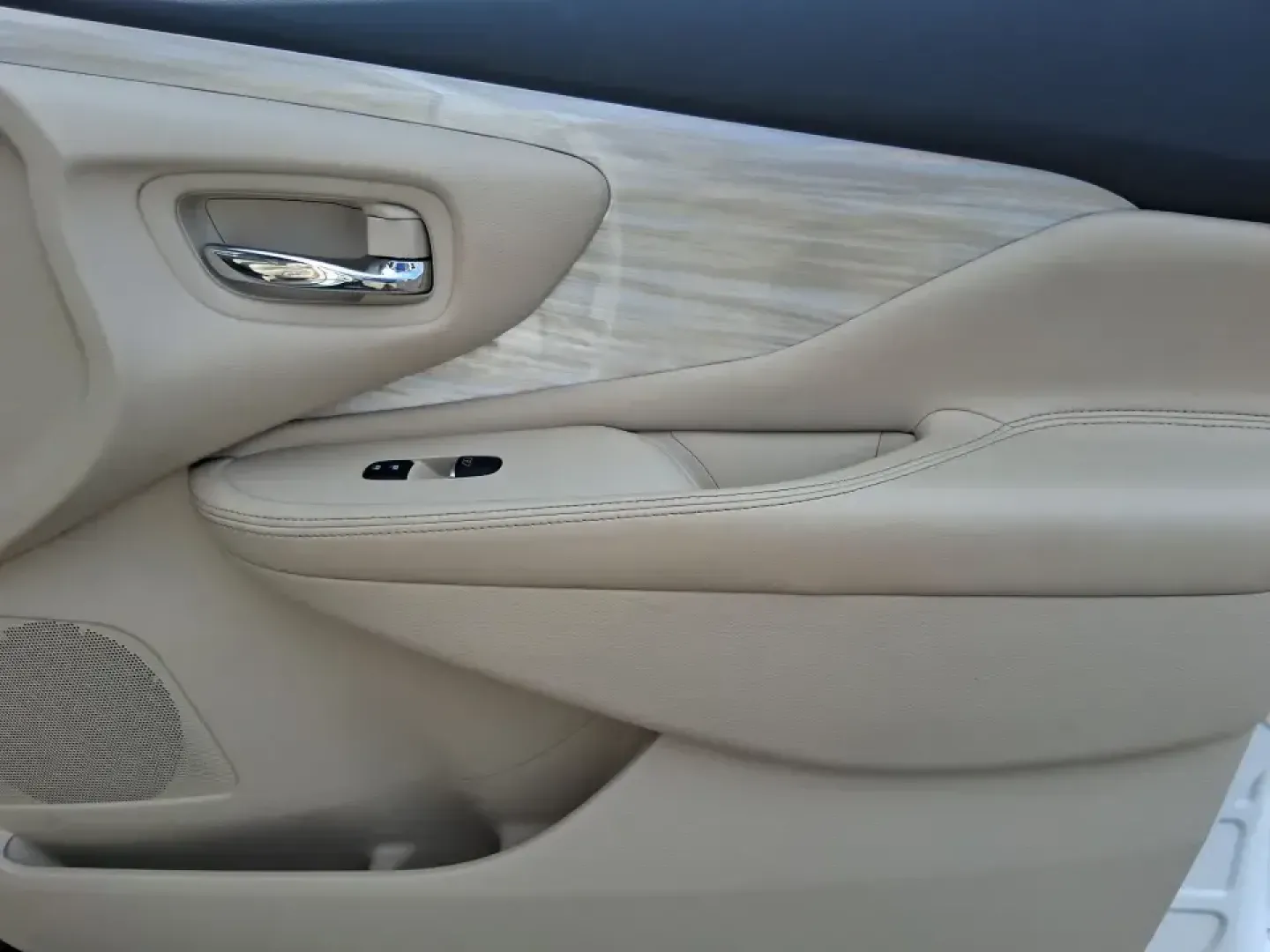 2015 Nissan Murano Platinum (5N1AZ2MH3FN) with an 3.5L V-6 DOHC engine, Continuously Variable Transmission transmission, located at 1951 S Dayton Lakeview Rd., New Carlisle, OH, 45344, (937) 908-9800, 39.890999, -84.050255 - Need one SUV that can handle the weekday commute, keep everyone comfortable on family errands, and still feel upscale for a weekend getaway to John Bryan State Park or a day trip through Dayton? This 2015 Nissan Murano Platinum AWD in Pearl White is built for exactly that kind of real-life driving-s - Photo#19