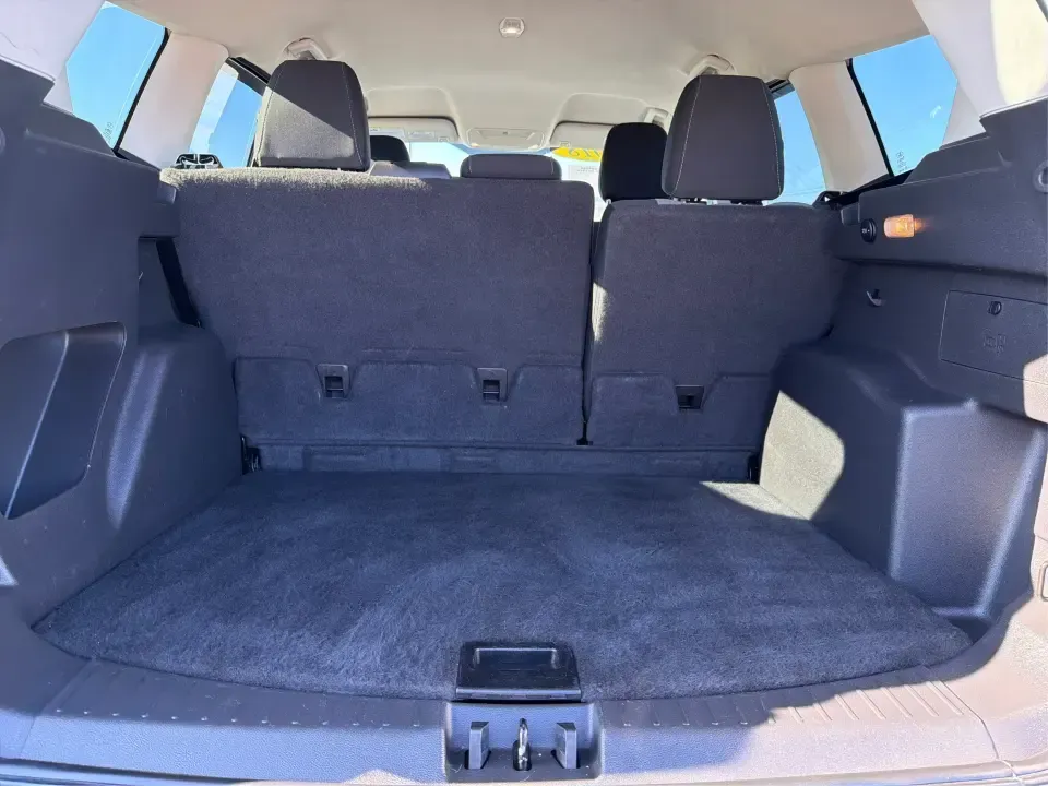 2018 Ford Escape SE (1FMCU0GD6JU) with an 1.5L L4 DOHC 16V engine, 6A transmission, located at 4508 South Dixie Dr, Moraine, OH, 45439, (937) 908-9800, 39.689976, -84.218452 - Pack up the kids, load the groceries, or point the nose toward a weekend getaway-this 2018 Ford Escape SE is the kind of compact SUV that fits real life in Moraine. With a comfortable cabin, smart tech, and easy-to-park size, it's ideal for long commutes up I75, quick errands along South Dixie Dr, o - Photo#12