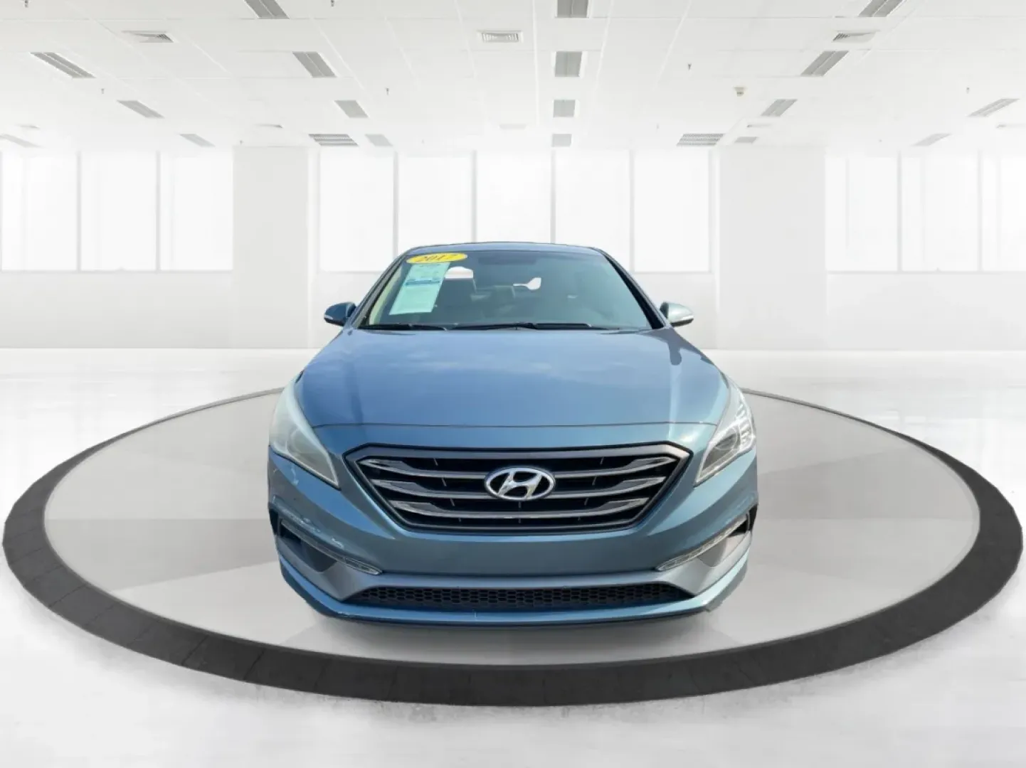 2017 Hyundai Sonata Limited (5NPE34AF4HH) with an 2.4L I-4 gasoline direct injection engine, 6A transmission, located at 1230 East Main St, Xenia, OH, 45385, (937) 908-9800, 39.688026, -83.910172 - Are you ready to elevate your daily drive into an adventure? Meet the 2017 Hyundai Sonata Limited, a perfect companion for anyone looking to combine style, comfort, and reliability. Whether you're commuting to work, shuttling the kids to school, or heading out for a weekend getaway, this sedan offer - Photo#7