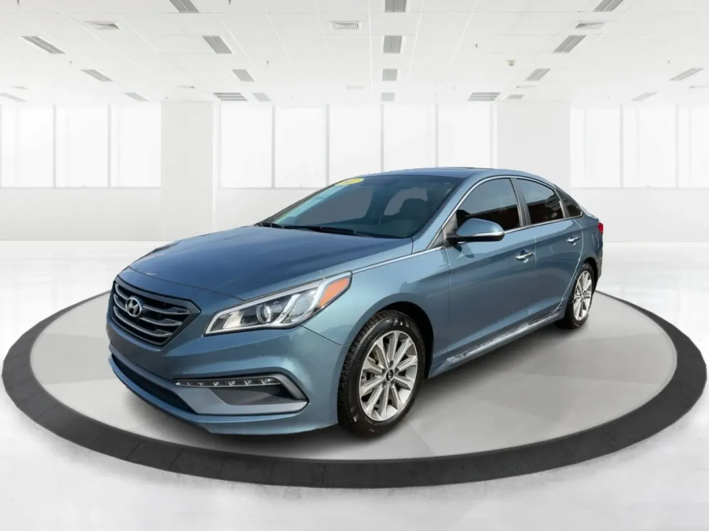2017 Hyundai Sonata Limited (5NPE34AF4HH) with an 2.4L I-4 gasoline direct injection engine, 6A transmission, located at 1230 East Main St, Xenia, OH, 45385, (937) 908-9800, 39.688026, -83.910172 - Are you ready to elevate your daily drive into an adventure? Meet the 2017 Hyundai Sonata Limited, a perfect companion for anyone looking to combine style, comfort, and reliability. Whether you're commuting to work, shuttling the kids to school, or heading out for a weekend getaway, this sedan offer - Photo#8