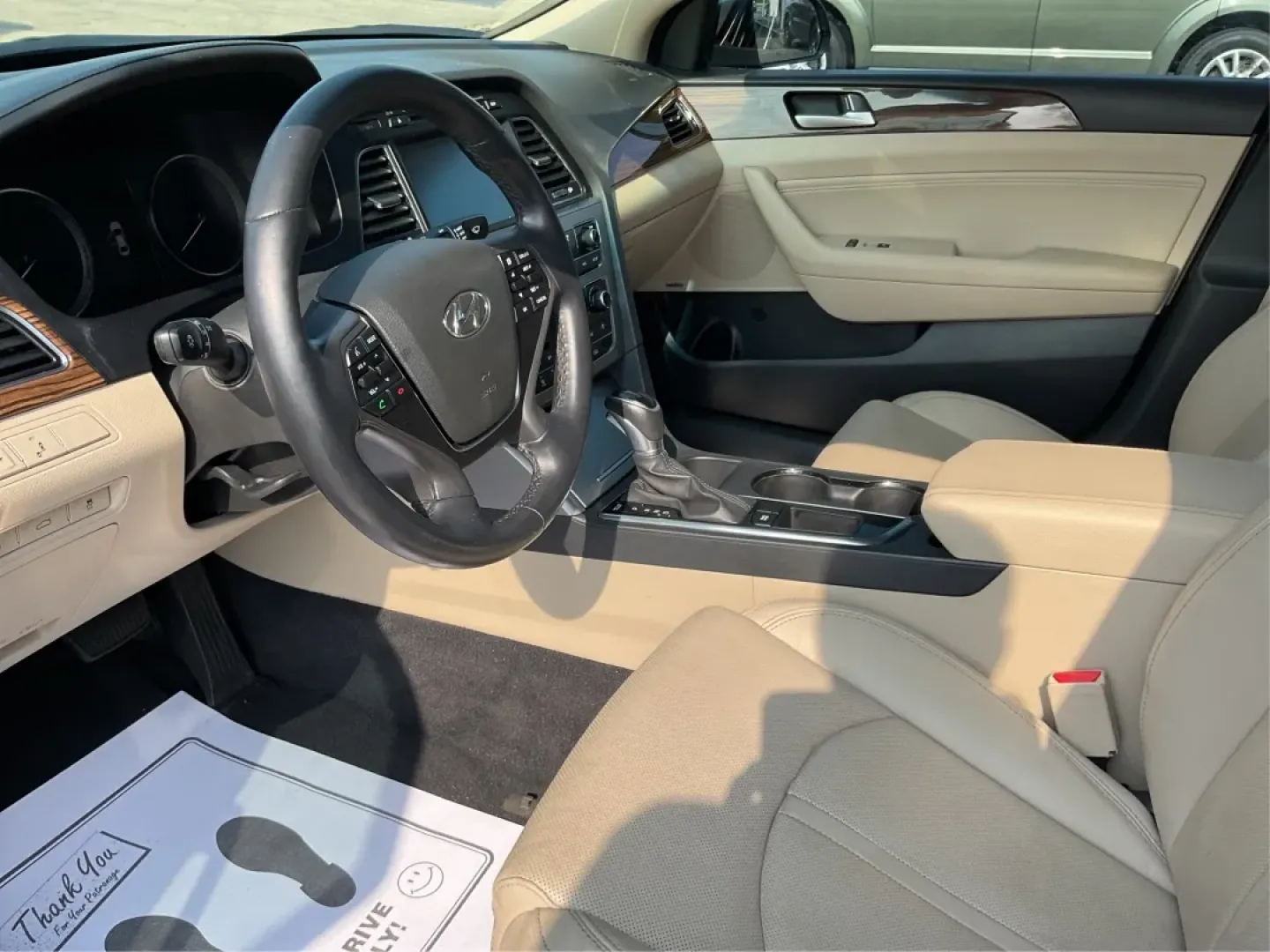 2017 Hyundai Sonata Limited (5NPE34AF4HH) with an 2.4L I-4 gasoline direct injection engine, 6A transmission, located at 1230 East Main St, Xenia, OH, 45385, (937) 908-9800, 39.688026, -83.910172 - Are you ready to elevate your daily drive into an adventure? Meet the 2017 Hyundai Sonata Limited, a perfect companion for anyone looking to combine style, comfort, and reliability. Whether you're commuting to work, shuttling the kids to school, or heading out for a weekend getaway, this sedan offer - Photo#9