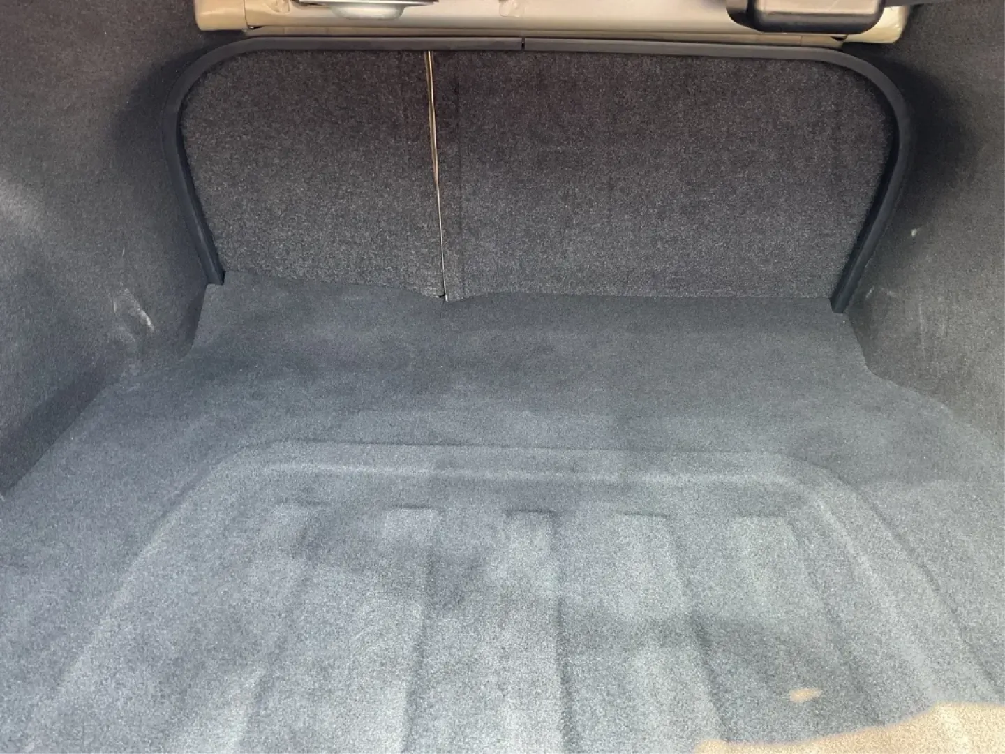 2017 Hyundai Sonata Limited (5NPE34AF4HH) with an 2.4L I-4 gasoline direct injection engine, 6A transmission, located at 1230 East Main St, Xenia, OH, 45385, (937) 908-9800, 39.688026, -83.910172 - Are you ready to elevate your daily drive into an adventure? Meet the 2017 Hyundai Sonata Limited, a perfect companion for anyone looking to combine style, comfort, and reliability. Whether you're commuting to work, shuttling the kids to school, or heading out for a weekend getaway, this sedan offer - Photo#12