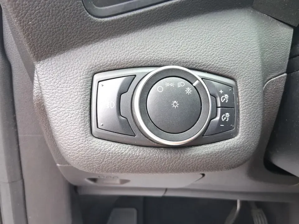 2015 Ford Escape SE (1FMCU9G91FU) with an 2.0L L4 DOHC 16V engine, 6-Speed Automatic transmission, located at 880 E. National Road, Vandalia, OH, 45377, (937) 908-9800, 39.891918, -84.183594 - Weekend getaways to Englewood MetroPark, snowy commutes down I75, and everyday school-and-grocery runs all feel easier when you've got an SUV that's sized right, confident in bad weather, and comfortable for the long haul. This **2015 Ford Escape SE 4WD** in **Ingot Silver** is a smart pick for driv - Photo#17