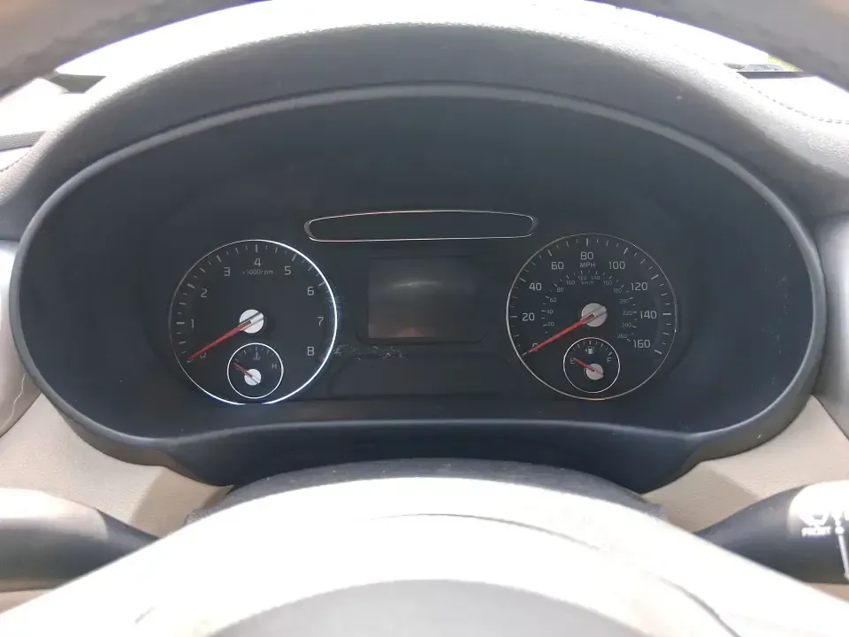 2016 Kia Sorento 2.4L LX (5XYPGDA34GG) with an 2.4L I-4 gasoline direct injection engine, 6-Speed Automatic transmission, located at 880 E. National Road, Vandalia, OH, 45377, (937) 908-9800, 39.891918, -84.183594 - Ready for school drop-offs, I-75 commutes, and spontaneous weekend getaways to the Dayton area-this 2016 Kia Sorento LX is the kind of SUV that fits real life. With confident AWD capability, flexible seating, and everyday comfort, it's a smart pick for growing families, shift workers with long drive - Photo#15