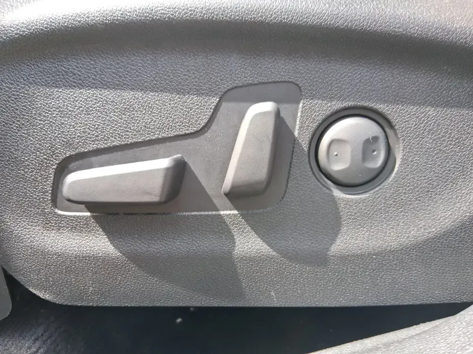 2016 Kia Sorento 2.4L LX (5XYPGDA34GG) with an 2.4L I-4 gasoline direct injection engine, 6-Speed Automatic transmission, located at 880 E. National Road, Vandalia, OH, 45377, (937) 908-9800, 39.891918, -84.183594 - Ready for school drop-offs, I-75 commutes, and spontaneous weekend getaways to the Dayton area-this 2016 Kia Sorento LX is the kind of SUV that fits real life. With confident AWD capability, flexible seating, and everyday comfort, it's a smart pick for growing families, shift workers with long drive - Photo#17