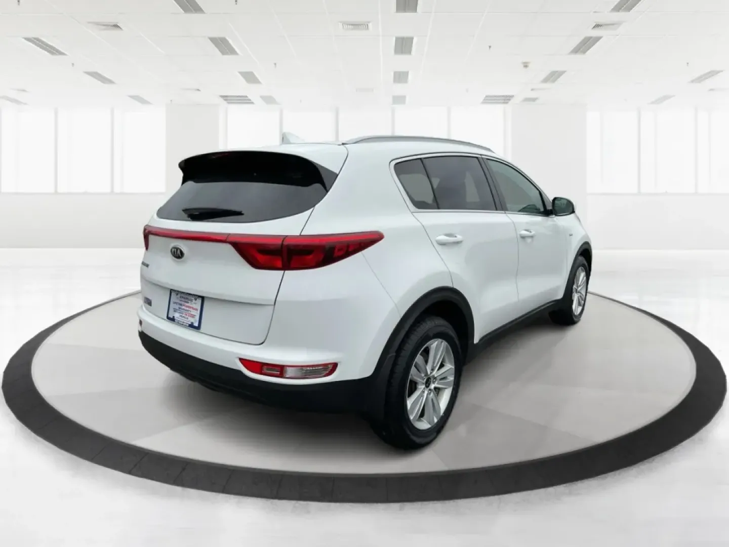 2018 Kia Sportage LX (KNDPMCACXJ7) with an Theta II 2.4L I-4 gasoline direct injection engine, located at 1230 East Main St, Xenia, OH, 45385, (937) 908-9800, 39.688026, -83.910172 - **Discover Your Next Adventure with the 2018 Kia Sportage LX at Advantage Car and Credit!**<br /> <br /> Are you searching for the perfect vehicle that can seamlessly transition from daily commutes to weekend getaways? Look no further than this stunning 2018 Kia Sportage LX, available now at Advanta - Photo#1