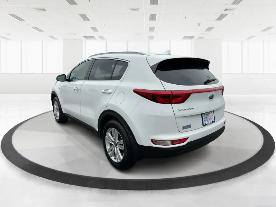 2018 Kia Sportage LX (KNDPMCACXJ7) with an Theta II 2.4L I-4 gasoline direct injection engine, located at 1230 East Main St, Xenia, OH, 45385, (937) 908-9800, 39.688026, -83.910172 - **Discover Your Next Adventure with the 2018 Kia Sportage LX at Advantage Car and Credit!**<br /> <br /> Are you searching for the perfect vehicle that can seamlessly transition from daily commutes to weekend getaways? Look no further than this stunning 2018 Kia Sportage LX, available now at Advanta - Photo#3