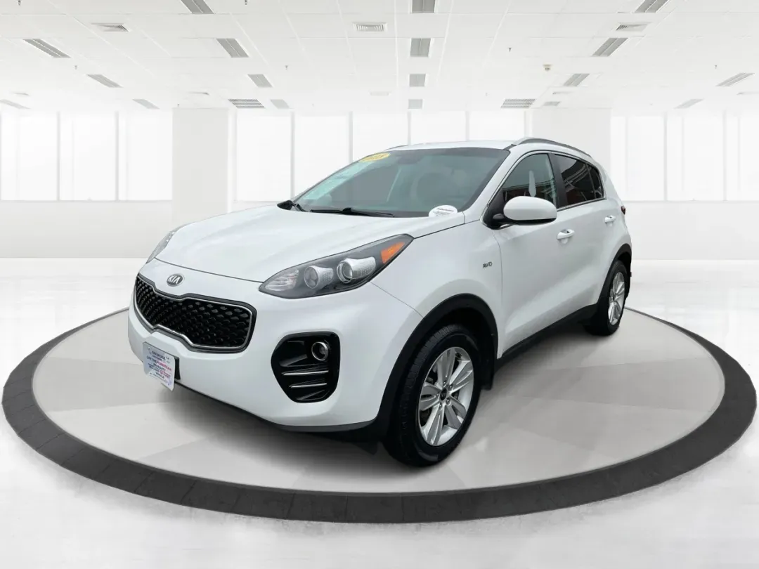 2018 Kia Sportage LX (KNDPMCACXJ7) with an Theta II 2.4L I-4 gasoline direct injection engine, located at 1230 East Main St, Xenia, OH, 45385, (937) 908-9800, 39.688026, -83.910172 - **Discover Your Next Adventure with the 2018 Kia Sportage LX at Advantage Car and Credit!**<br /> <br /> Are you searching for the perfect vehicle that can seamlessly transition from daily commutes to weekend getaways? Look no further than this stunning 2018 Kia Sportage LX, available now at Advanta - Photo#7