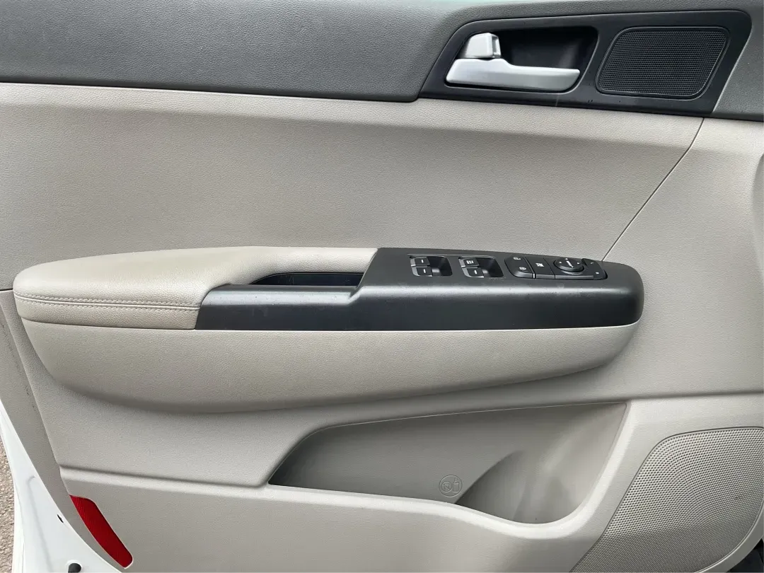 2018 Kia Sportage LX (KNDPMCACXJ7) with an Theta II 2.4L I-4 gasoline direct injection engine, located at 1230 East Main St, Xenia, OH, 45385, (937) 908-9800, 39.688026, -83.910172 - **Discover Your Next Adventure with the 2018 Kia Sportage LX at Advantage Car and Credit!**<br /> <br /> Are you searching for the perfect vehicle that can seamlessly transition from daily commutes to weekend getaways? Look no further than this stunning 2018 Kia Sportage LX, available now at Advanta - Photo#17