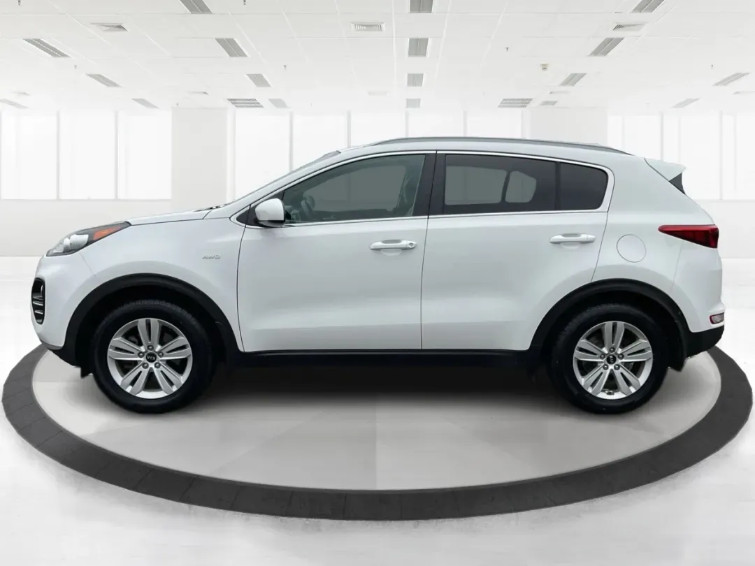 2018 Kia Sportage LX (KNDPMCACXJ7) with an Theta II 2.4L I-4 gasoline direct injection engine, 6A transmission, located at 1099 N County Rd 25A , Troy, OH, 45373, (937) 908-9800, 40.057079, -84.212883 - **Discover Your Next Adventure with the 2018 Kia Sportage LX at Advantage Car and Credit!**<br /> <br /> Are you searching for the perfect vehicle that can seamlessly transition from daily commutes to weekend getaways? Look no further than this stunning 2018 Kia Sportage LX, available now at Advanta - Photo#4