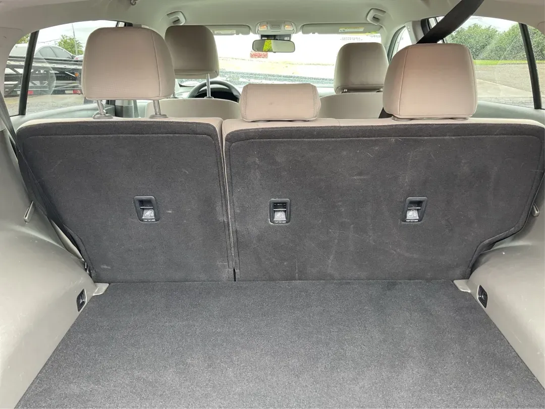 2018 Kia Sportage LX (KNDPMCACXJ7) with an Theta II 2.4L I-4 gasoline direct injection engine, 6A transmission, located at 1099 N County Rd 25A , Troy, OH, 45373, (937) 908-9800, 40.057079, -84.212883 - **Discover Your Next Adventure with the 2018 Kia Sportage LX at Advantage Car and Credit!**<br /> <br /> Are you searching for the perfect vehicle that can seamlessly transition from daily commutes to weekend getaways? Look no further than this stunning 2018 Kia Sportage LX, available now at Advanta - Photo#11