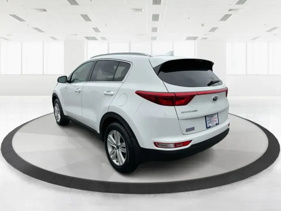2018 Kia Sportage LX (KNDPMCACXJ7) with an Theta II 2.4L I-4 gasoline direct injection engine, 6A transmission, located at 1099 N County Rd 25A , Troy, OH, 45373, (937) 908-9800, 40.057079, -84.212883 - **Discover Your Next Adventure with the 2018 Kia Sportage LX at Advantage Car and Credit!**<br /> <br /> Are you searching for the perfect vehicle that can seamlessly transition from daily commutes to weekend getaways? Look no further than this stunning 2018 Kia Sportage LX, available now at Advanta - Photo#3