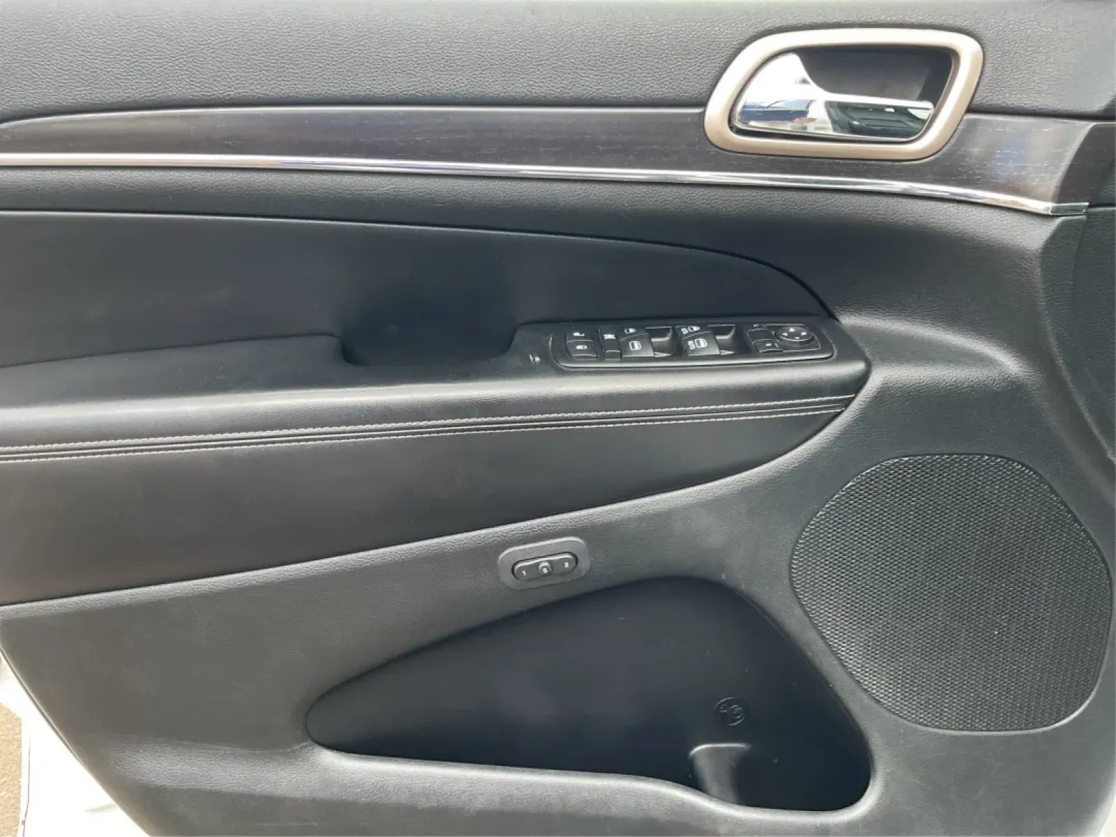 2014 Jeep Grand Cherokee Limited (1C4RJFBGXEC) with an Other engine, located at 1099 N County Rd 25A , Troy, OH, 45373, (937) 908-9800, 40.057079, -84.212883 - **Adventure Awaits: 2014 Jeep Grand Cherokee Limited Perfect for Your Next Family Road Trip!**<br /> <br /> Are you ready to embark on your next adventure? The 2014 Jeep Grand Cherokee Limited is here to elevate your driving experience, whether you're navigating the bustling streets of Fairborn, OH - Photo#19