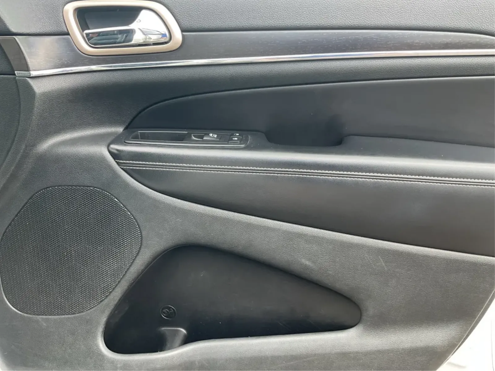 2014 Jeep Grand Cherokee Limited (1C4RJFBGXEC) with an Other engine, located at 1099 N County Rd 25A , Troy, OH, 45373, (937) 908-9800, 40.057079, -84.212883 - **Adventure Awaits: 2014 Jeep Grand Cherokee Limited Perfect for Your Next Family Road Trip!**<br /> <br /> Are you ready to embark on your next adventure? The 2014 Jeep Grand Cherokee Limited is here to elevate your driving experience, whether you're navigating the bustling streets of Fairborn, OH - Photo#20