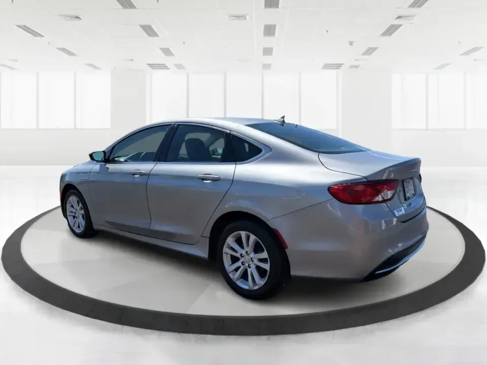 2016 Chrysler 200 Limited Platinum (1C3CCCABXGN) with an 2.4L L4 DOHC 16V engine, 9A transmission, located at 1184 Kauffman Ave, Fairborn, OH, 45324, (937) 908-9800, 39.807072, -84.030914 - 2016 Chrysler 200 Limited Platinum - Photo#4