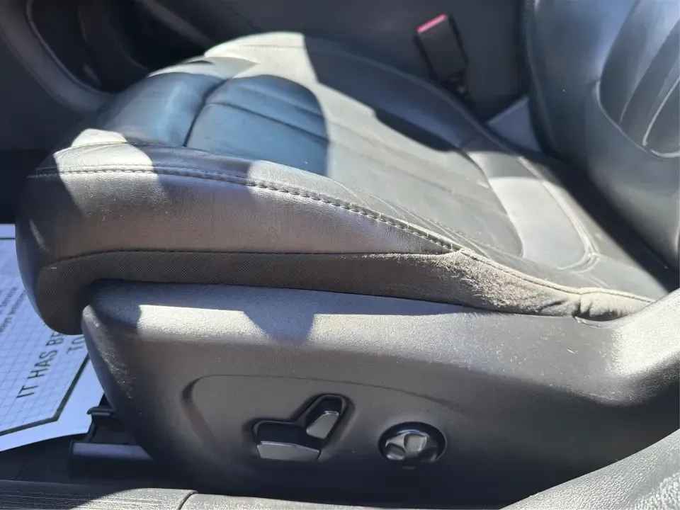 2016 Chrysler 200 Limited Platinum (1C3CCCABXGN) with an 2.4L L4 DOHC 16V engine, 9A transmission, located at 1184 Kauffman Ave, Fairborn, OH, 45324, (937) 908-9800, 39.807072, -84.030914 - 2016 Chrysler 200 Limited Platinum - Photo#18