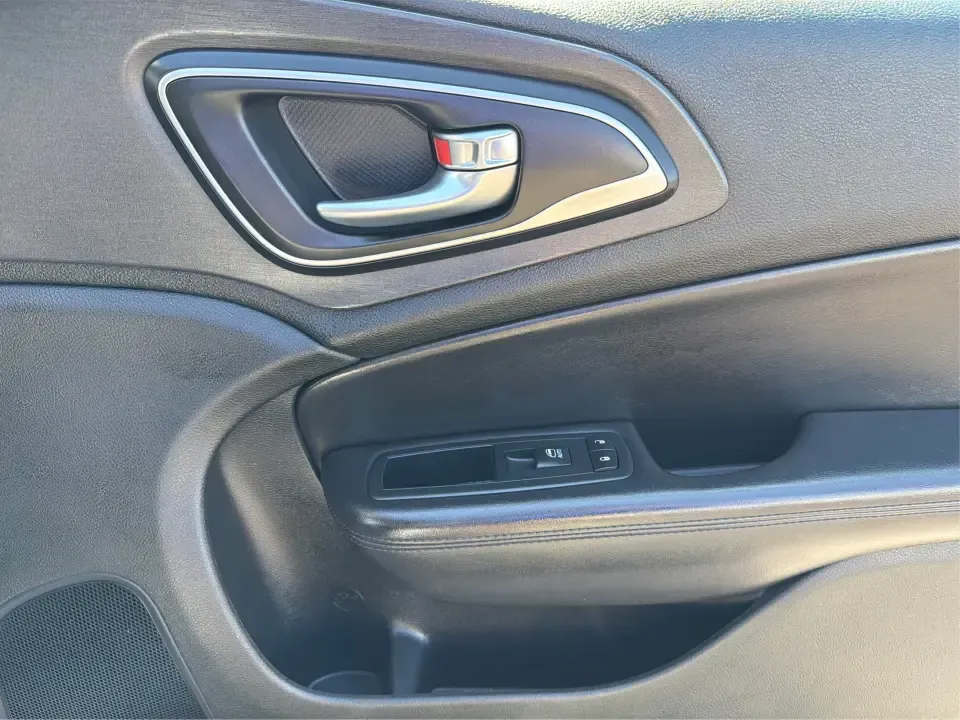 2016 Chrysler 200 Limited Platinum (1C3CCCABXGN) with an 2.4L L4 DOHC 16V engine, 9A transmission, located at 1184 Kauffman Ave, Fairborn, OH, 45324, (937) 908-9800, 39.807072, -84.030914 - 2016 Chrysler 200 Limited Platinum - Photo#20