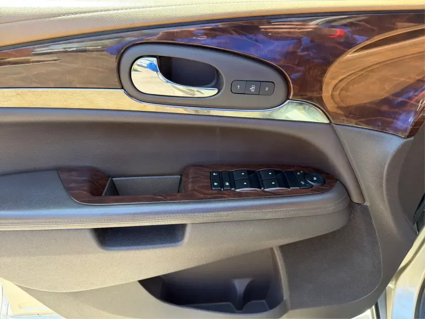 2016 Buick Enclave Leather (5GAKVBKD6GJ) with an 3.6L V-6 gasoline direct injection engine, 6-Speed Automatic Overdrive transmission, located at 1230 East Main St, Xenia, OH, 45385, (937) 908-9800, 39.688026, -83.910172 - Need one vehicle that can handle school drop-offs, grocery runs, and a weekend road trip down I-75 without feeling cramped? This 2016 Buick Enclave Leather in Iridium Metallic is built for real-life family logistics and comfortable commuting around Moraine, Dayton, and the Miami Valley-offering thre - Photo#19