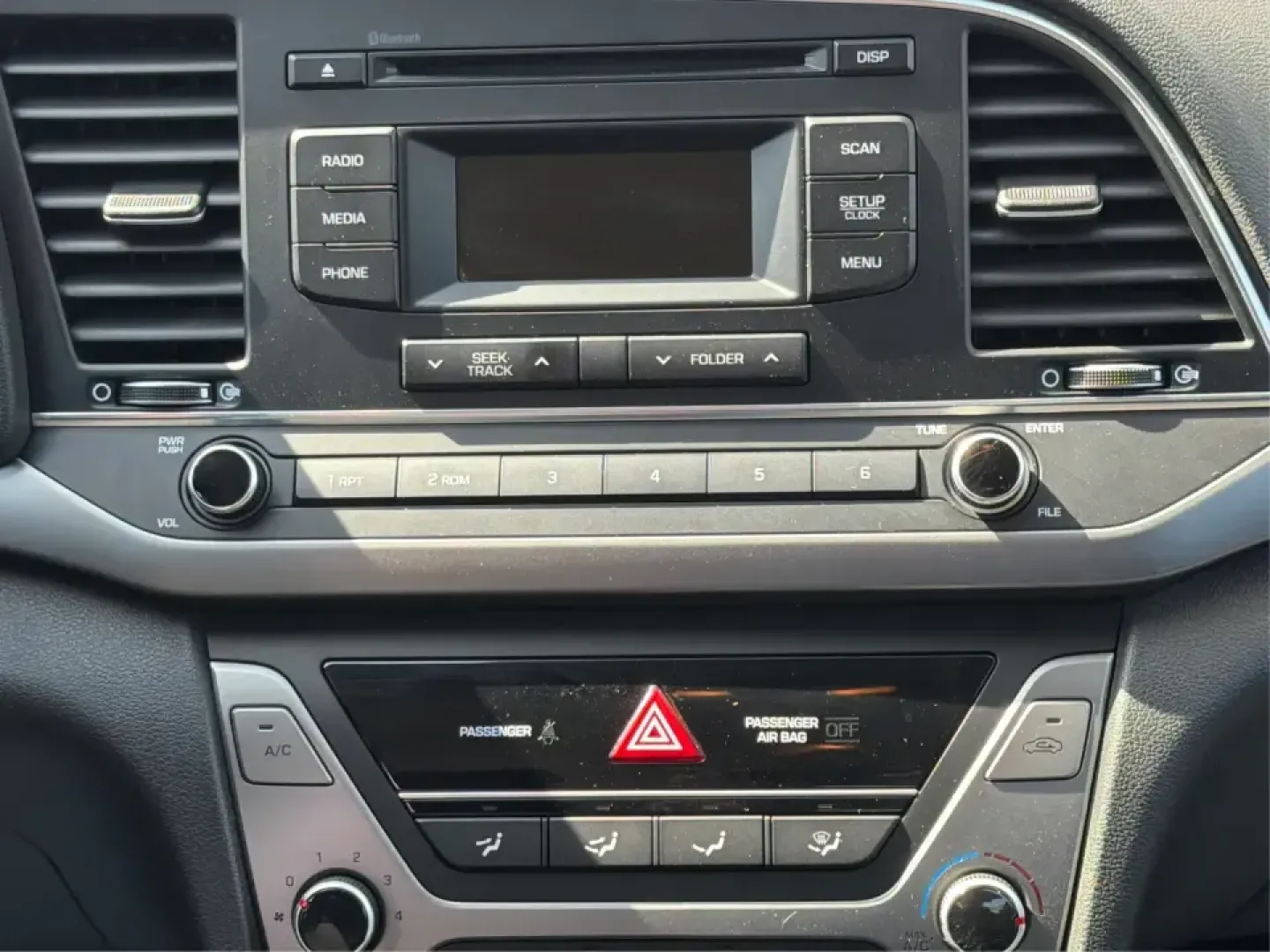 2018 Hyundai Elantra SE (KMHD74LF2JU) with an Nu 2L I-4 DOHC engine, 6A transmission, located at 4508 South Dixie Dr, Moraine, OH, 45439, (937) 908-9800, 39.689976, -84.218452 - Need a dependable commuter that's easy to park downtown, comfortable for I-75 and SR-725 drives, and efficient enough for everyday errands from Moraine to Dayton? This 2018 Hyundai Elantra SE in Galactic Gray Metallic is a smart, budget-friendly sedan built for real life-work runs, school drop-offs, - Photo#13