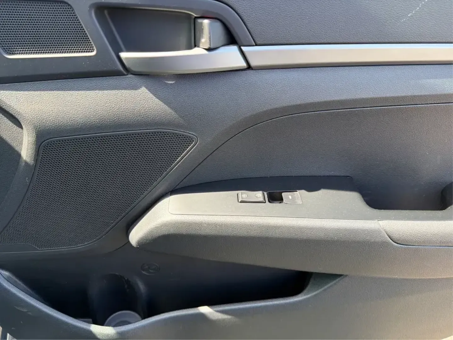 2018 Hyundai Elantra SE (KMHD74LF2JU) with an Nu 2L I-4 DOHC engine, 6A transmission, located at 4508 South Dixie Dr, Moraine, OH, 45439, (937) 908-9800, 39.689976, -84.218452 - Need a dependable commuter that's easy to park downtown, comfortable for I-75 and SR-725 drives, and efficient enough for everyday errands from Moraine to Dayton? This 2018 Hyundai Elantra SE in Galactic Gray Metallic is a smart, budget-friendly sedan built for real life-work runs, school drop-offs, - Photo#18