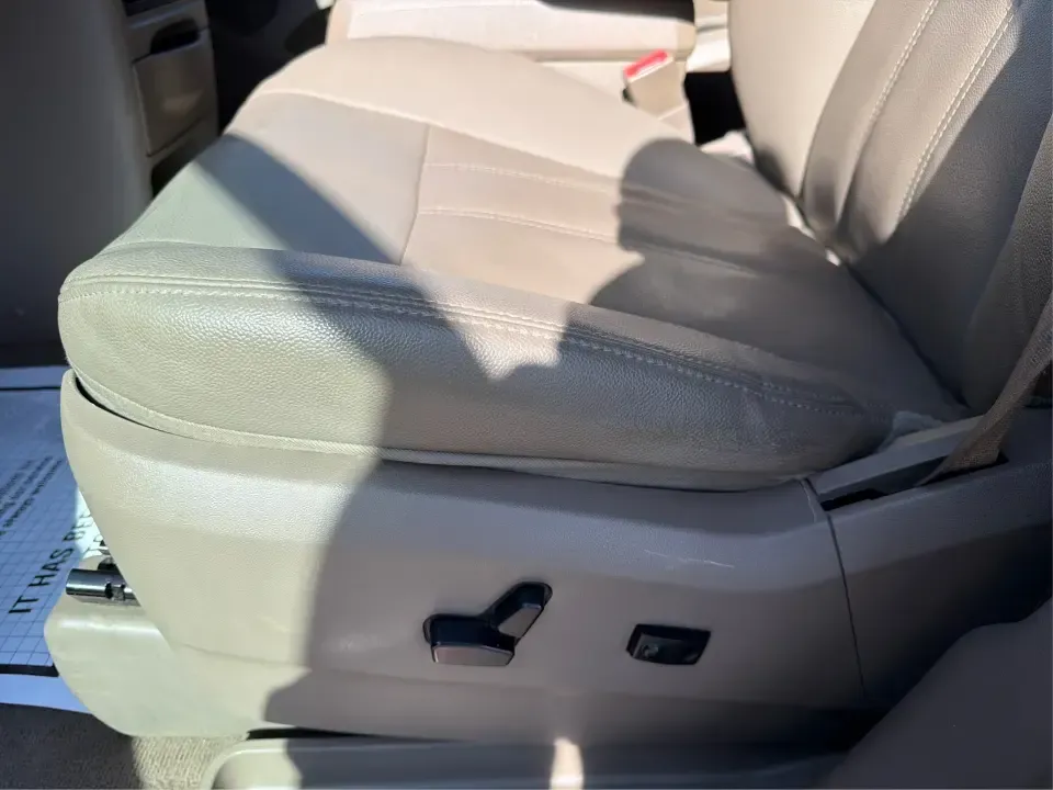 2015 Chrysler Town and Country Touring (2C4RC1BG6FR) with an 3.6L V-6 DOHC engine, 6-Speed Automatic transmission, located at 1230 East Main St, Xenia, OH, 45385, (937) 908-9800, 39.688026, -83.910172 - Load up the kids, the gear, and the snacks-this 2015 Chrysler Town and Country Touring is built for real-life family schedules, long commutes, and weekend getaways without the stress. Whether you're shuttling to practice, carpooling through Greene County, or planning a road trip that starts on US- - Photo#18