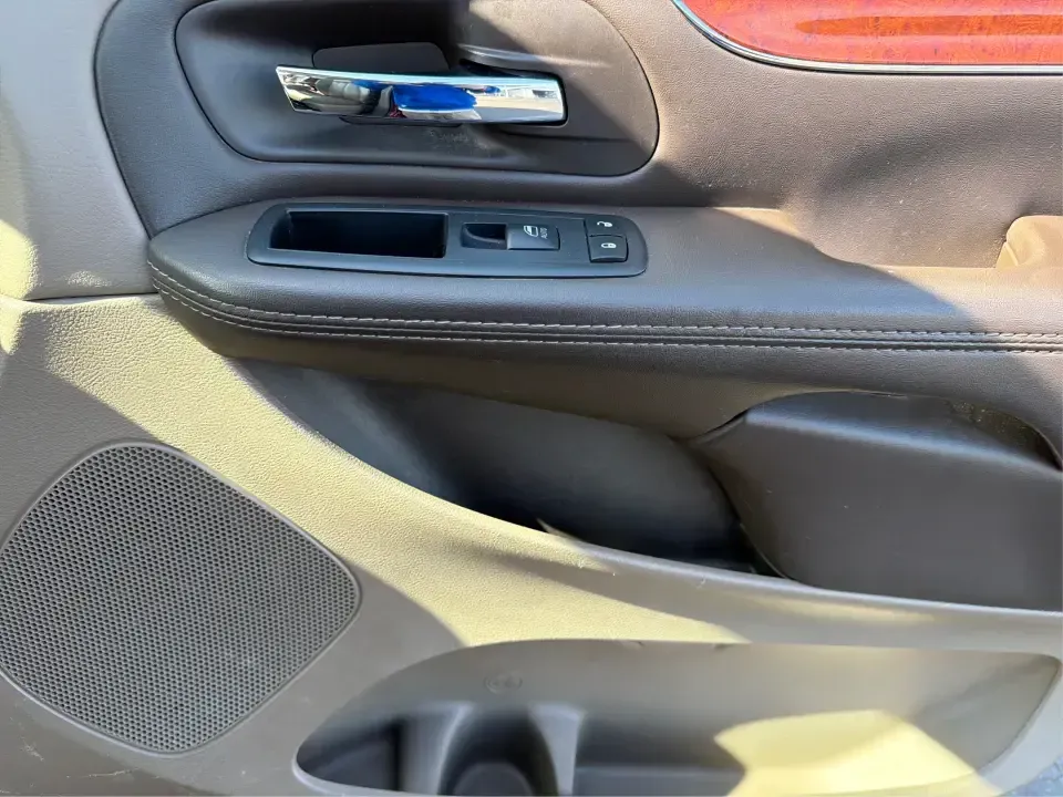 2015 Chrysler Town and Country Touring (2C4RC1BG6FR) with an 3.6L V-6 DOHC engine, 6-Speed Automatic transmission, located at 1230 East Main St, Xenia, OH, 45385, (937) 908-9800, 39.688026, -83.910172 - Load up the kids, the gear, and the snacks-this 2015 Chrysler Town and Country Touring is built for real-life family schedules, long commutes, and weekend getaways without the stress. Whether you're shuttling to practice, carpooling through Greene County, or planning a road trip that starts on US- - Photo#20