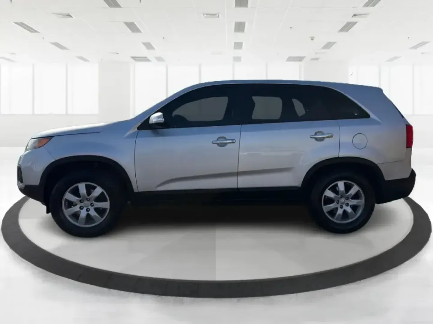 2013 Kia Sorento LX (5XYKT3A12DG) with an 2.4L I-4 DOHC engine, 6-Speed Automatic transmission, located at 8750 N County Rd 25A, Piqua, OH, 45356, (937) 908-9800, 40.164391, -84.232513 - Need one SUV that can handle the school run, a long commute up I75, and a weekend getaway to Indian Lake without blowing your budget? This 2013 Kia Sorento LX in Satin Metal is a practical, road-trip-ready SUV that's sized for real life-easy to park, comfortable for passengers, and versatile enough - Photo#5