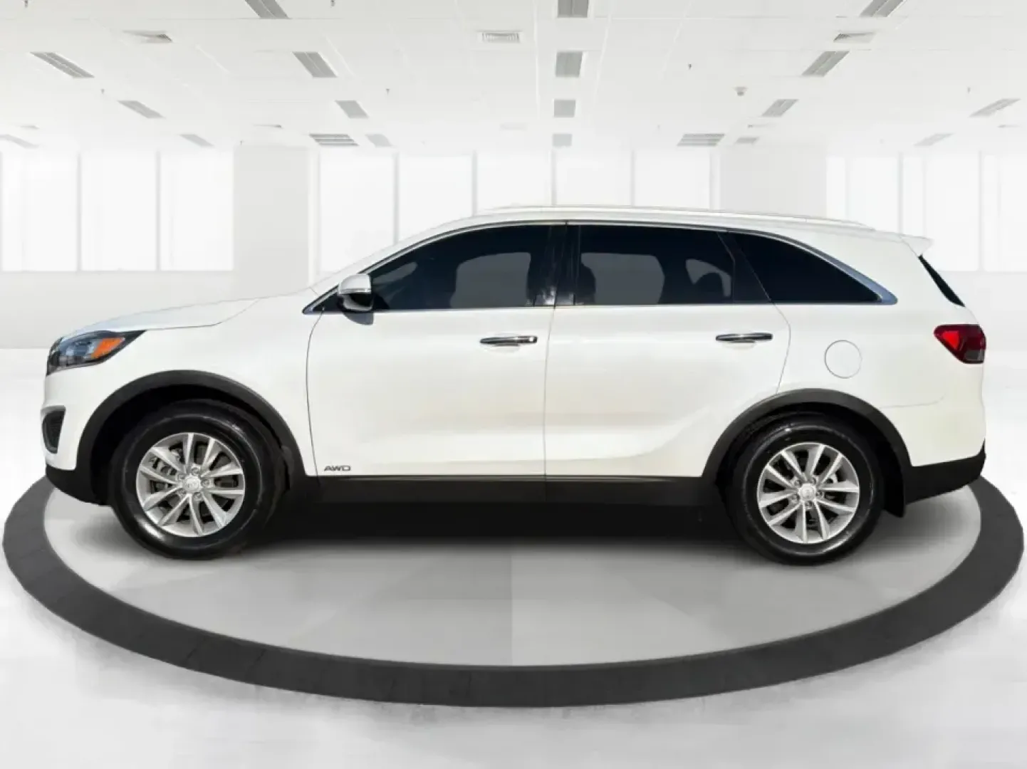 2018 Kia Sorento 2.4L LX (5XYPGDA36JG) with an 2.4L I-4 gasoline direct injection engine, 6A transmission, located at 1099 N County Rd 25A , Troy, OH, 45373, (937) 908-9800, 40.057079, -84.212883 - Build your next chapter around an SUV that's ready for school drop-offs, long commutes up I75, and weekend getaways to Charleston Falls Preserve or a family day near the Miami County Fairgrounds. This 2018 Kia Sorento LX in Snow White Pearl is the kind of practical, go-anywhere crossover that fits r - Photo#5