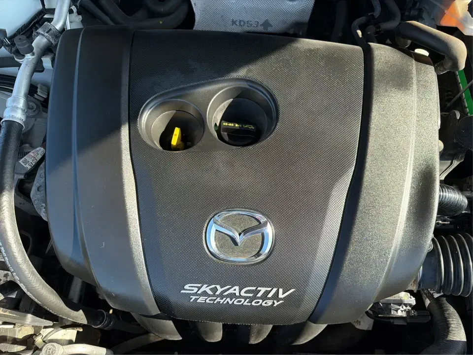 2016 Mazda CX-5 Touring (JM3KE4CYXG0) with an SKYACTIV-G 2.5L I-4 gasoline direct injection engine, 6-Speed Automatic transmission, located at 1184 Kauffman Ave, Fairborn, OH, 45324, (937) 908-9800, 39.807072, -84.030914 - Pack up the kids, load the groceries, or point the nose toward a weekend road trip-this 2016 Mazda CX-5 Touring is the kind of SUV that fits real life in Piqua. With confident all-weather capability and a comfortable, well-equipped cabin, it's a smart choice for commuters running up and down I75, fa - Photo#11