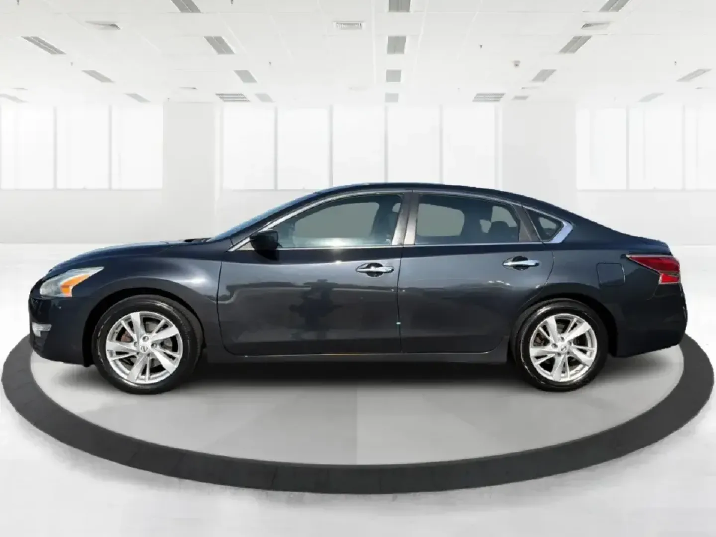 2015 Nissan Altima 2.5 SV (1N4AL3AP9FC) with an 2.5L I-4 DOHC engine, Continuously Variable Transmission transmission, located at 4508 South Dixie Dr, Moraine, OH, 45439, (937) 908-9800, 39.689976, -84.218452 - Picture your next week going smoother: an easy I-75 commute, a comfortable school drop-off run, and a Friday night dinner in Dayton's Oregon District-all in a sedan that feels refined, efficient, and ready to rack up miles without racking up stress. This 2015 Nissan Altima 2.5 SV in sleek Gun Metall - Photo#5