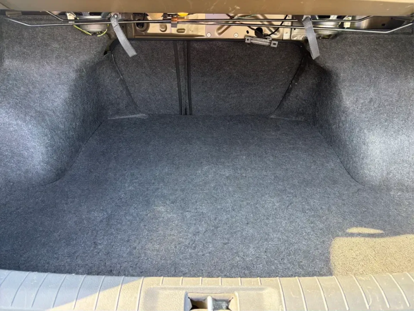 2015 Nissan Altima 2.5 SV (1N4AL3AP9FC) with an 2.5L I-4 DOHC engine, Continuously Variable Transmission transmission, located at 4508 South Dixie Dr, Moraine, OH, 45439, (937) 908-9800, 39.689976, -84.218452 - Picture your next week going smoother: an easy I-75 commute, a comfortable school drop-off run, and a Friday night dinner in Dayton's Oregon District-all in a sedan that feels refined, efficient, and ready to rack up miles without racking up stress. This 2015 Nissan Altima 2.5 SV in sleek Gun Metall - Photo#12