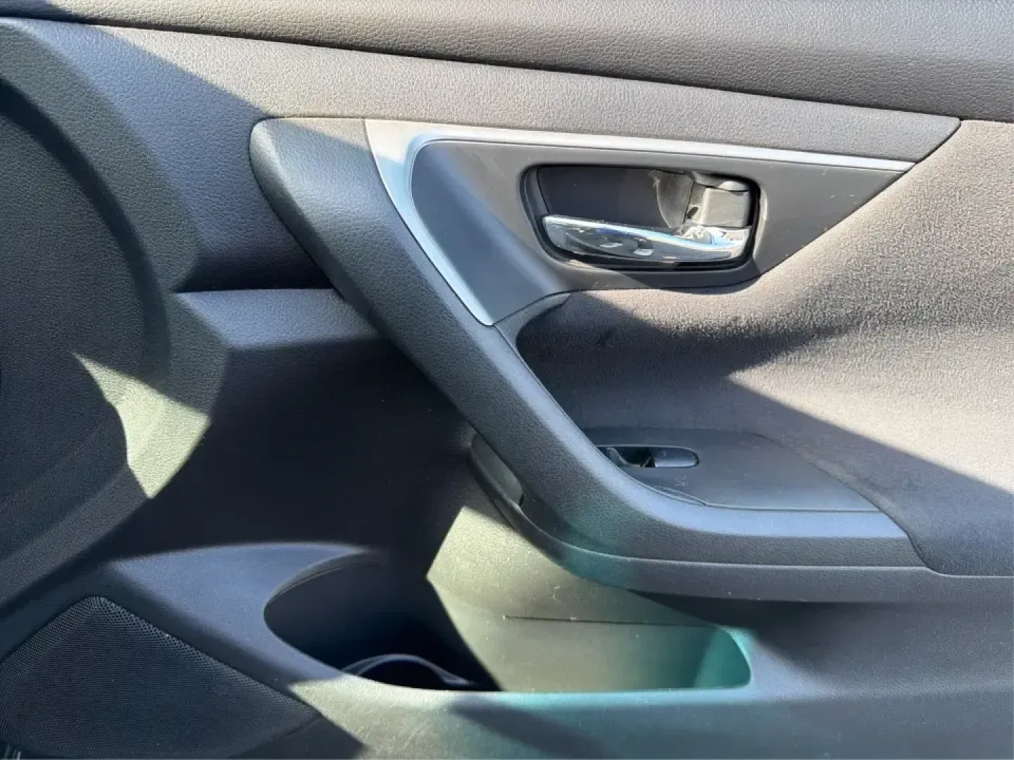 2015 Nissan Altima 2.5 SV (1N4AL3AP9FC) with an 2.5L I-4 DOHC engine, Continuously Variable Transmission transmission, located at 4508 South Dixie Dr, Moraine, OH, 45439, (937) 908-9800, 39.689976, -84.218452 - Picture your next week going smoother: an easy I-75 commute, a comfortable school drop-off run, and a Friday night dinner in Dayton's Oregon District-all in a sedan that feels refined, efficient, and ready to rack up miles without racking up stress. This 2015 Nissan Altima 2.5 SV in sleek Gun Metall - Photo#19