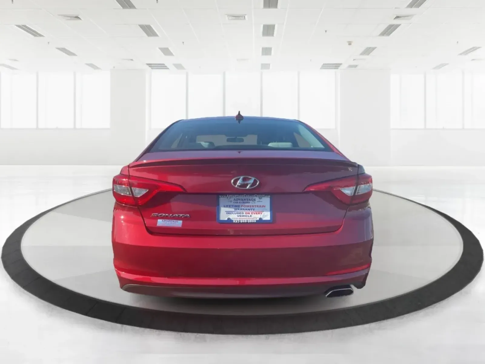 2015 Hyundai Sonata SE (5NPE24AFXFH) with an 2.4L I-4 gasoline direct injection engine, located at 1099 N County Rd 25A , Troy, OH, 45373, (937) 908-9800, 40.057079, -84.212883 - Discover the perfect balance of style, comfort, and reliability with the 2015 Hyundai Sonata SE, available now at Advantage Car and Credit in Fairborn, OH. Whether you're commuting to work, running errands in the nearby neighborhoods of Wright-Patterson Air Force Base, or heading out for a weekend a - Photo#3